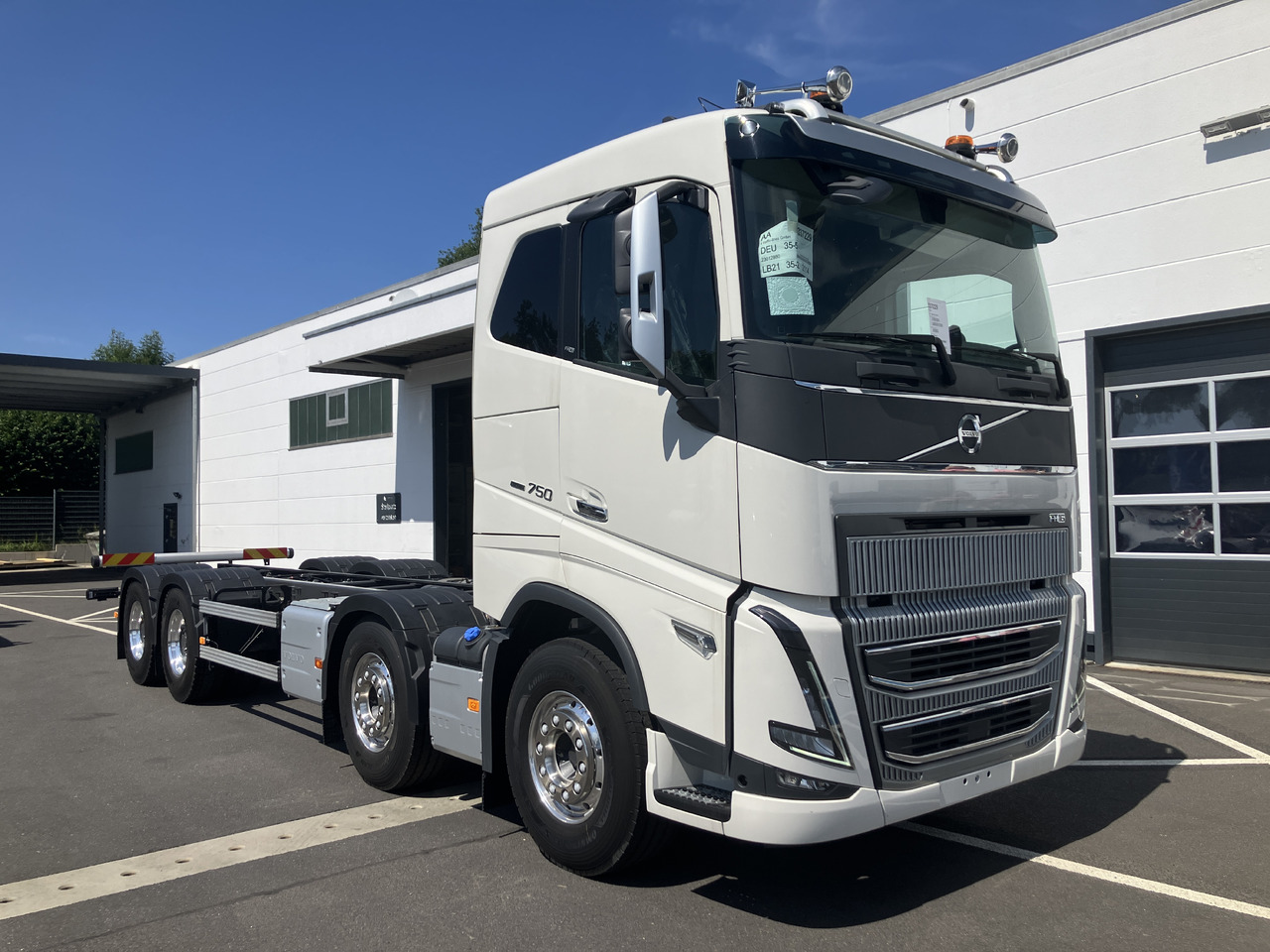 VOLVO FH16 750 8x4 Chassis - Шаси кабина: снимка 1 VOLVO FH16 750 8x4 Chassis - Шаси кабина: снимка 1