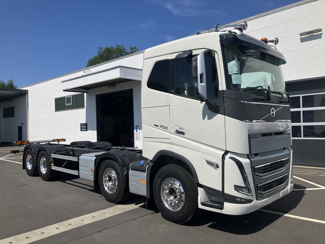 VOLVO FH16 750 8x4 Chassis - Шаси кабина: снимка 2 VOLVO FH16 750 8x4 Chassis - Шаси кабина: снимка 2