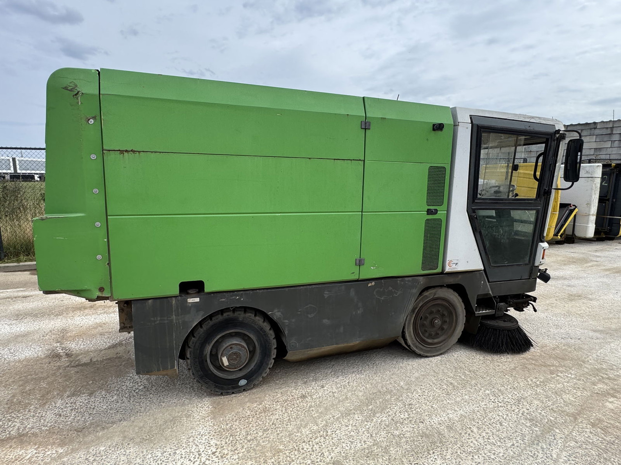 Ravo Sweeper - Мотометачна машина: снимка 1 Ravo Sweeper - Мотометачна машина: снимка 1
