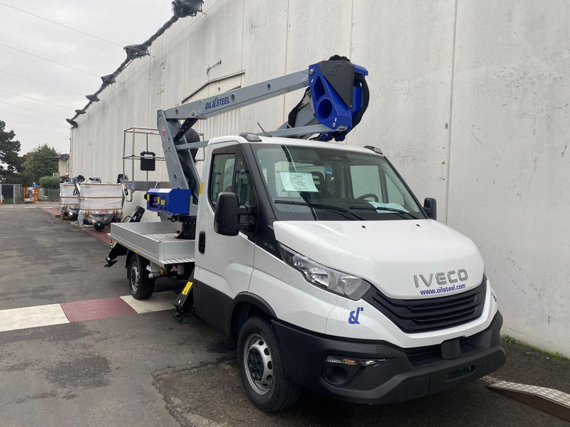 Oil & Steel Snake 189 Sobre IVECO 35S14 Distancia entre ejes 3750 mm - Работна площадка: снимка 1 Oil & Steel Snake 189 Sobre IVECO 35S14 Distancia entre ejes 3750 mm - Работна площадка: снимка 1