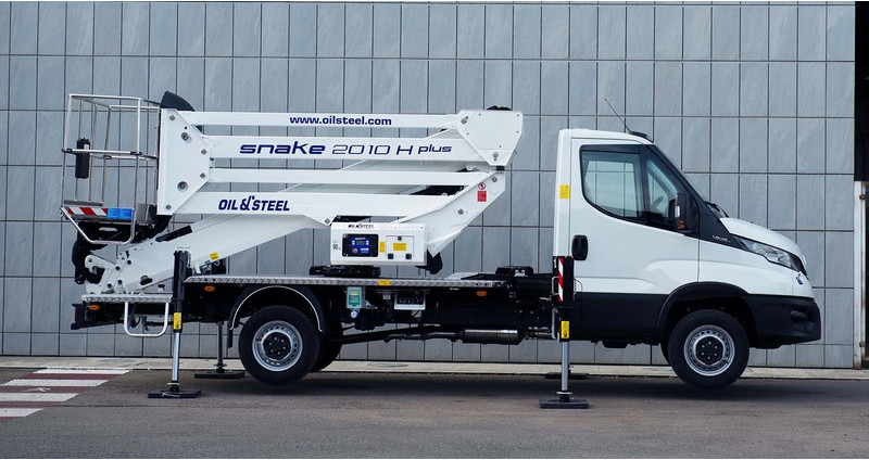 Oil & Steel Snake 2010 HE PLUS Sobre  IVECO 35S14 Distancia entre ejes 3750 mm - Работна площадка: снимка 1 Oil & Steel Snake 2010 HE PLUS Sobre  IVECO 35S14 Distancia entre ejes 3750 mm - Работна площадка: снимка 1