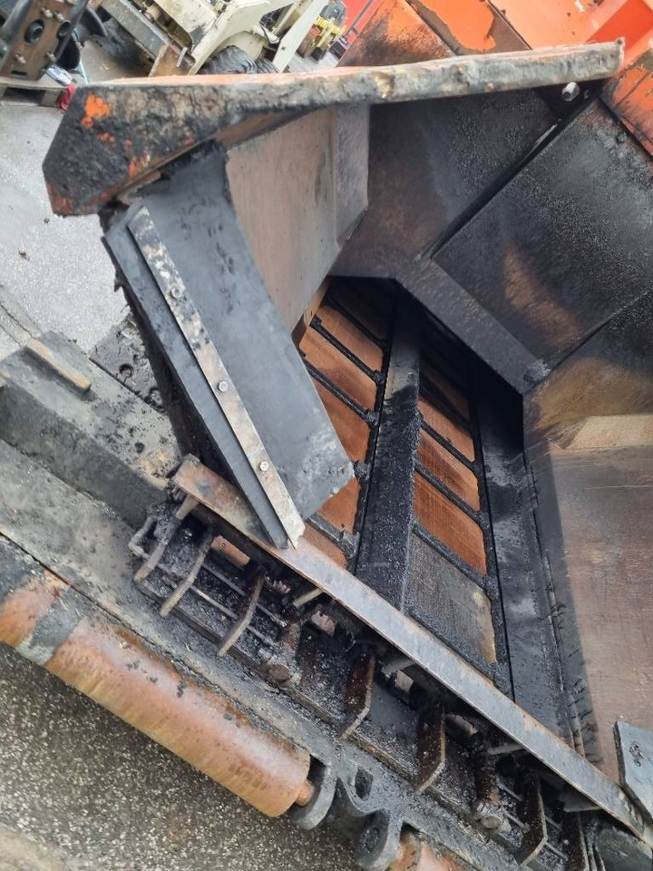 ABG Titan 8820  - Асфалтополагач: снимка 2 ABG Titan 8820  - Асфалтополагач: снимка 2