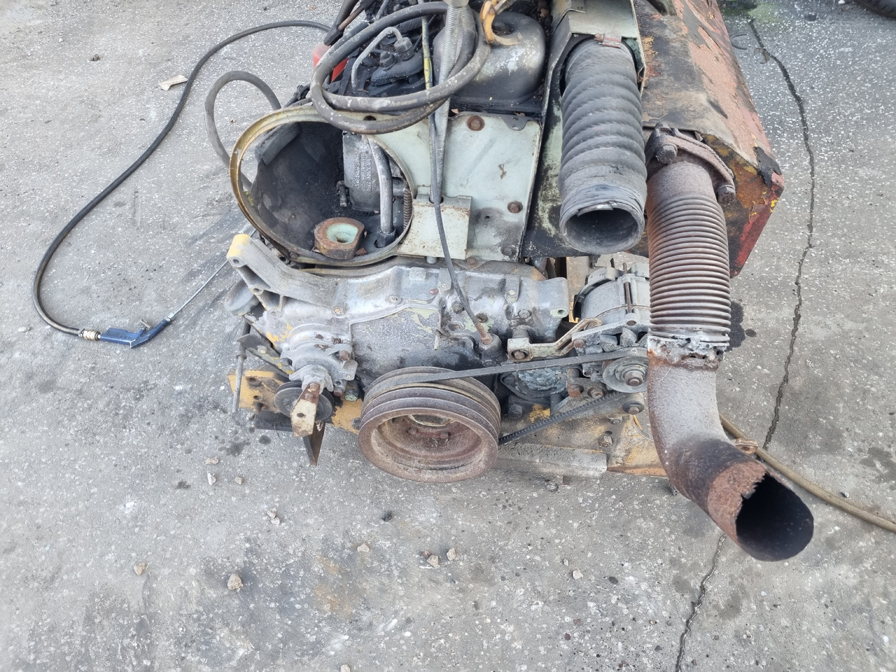 DEUTZ F4L912 - Двигател за Строителна техника: снимка 2 DEUTZ F4L912 - Двигател за Строителна техника: снимка 2