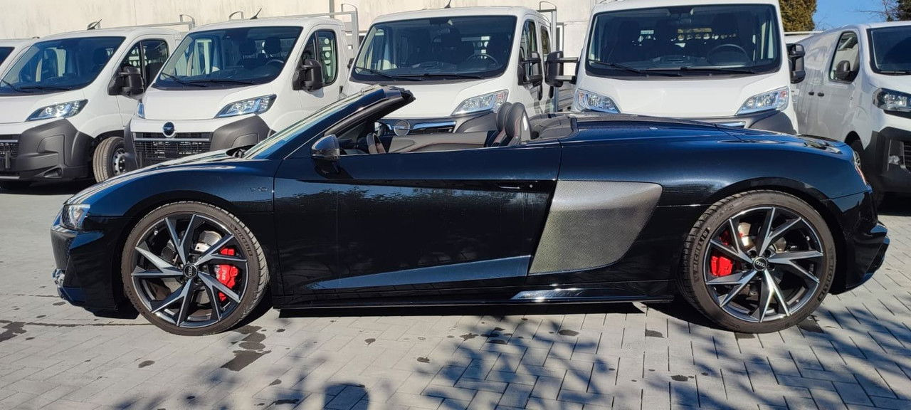 Audi R8 Spyder 5.2 FSI RWD performance - Лек автомобил: снимка 5 Audi R8 Spyder 5.2 FSI RWD performance - Лек автомобил: снимка 5