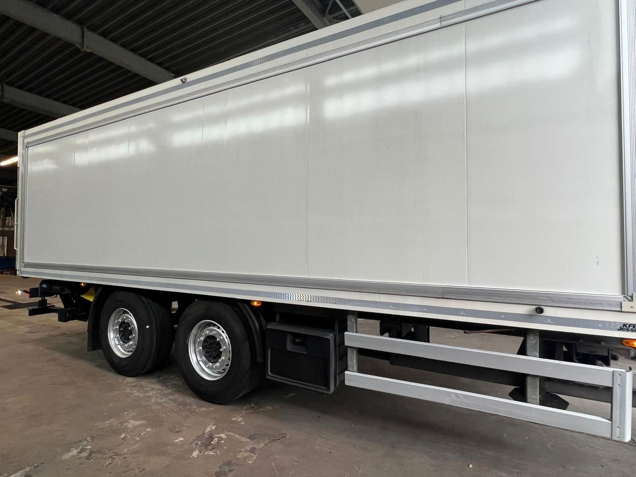 Mercedes-Benz Actros 2543 Komplettzug Voll-Luft - Lange Koffer - Камион фургон: снимка 5 Mercedes-Benz Actros 2543 Komplettzug Voll-Luft - Lange Koffer - Камион фургон: снимка 5