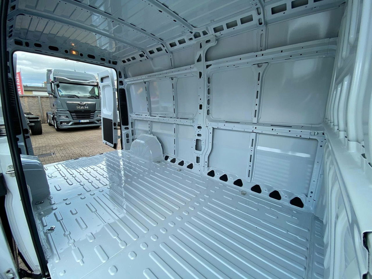 Opel Movano - Товарен бус: снимка 5 Opel Movano - Товарен бус: снимка 5