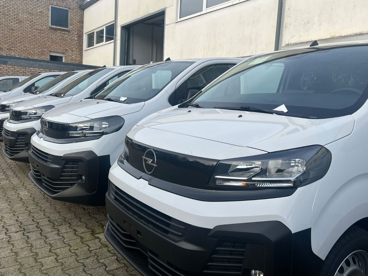 Opel Vivaro L2 H1 Allwetter AHK Rückfahrkam - Товарен бус: снимка 4 Opel Vivaro L2 H1 Allwetter AHK Rückfahrkam - Товарен бус: снимка 4