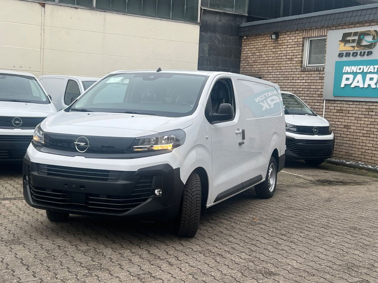 Opel Vivaro L3H1 144 PS Schalter Allwetter AHK Rückfa - Товарен бус: снимка 3 Opel Vivaro L3H1 144 PS Schalter Allwetter AHK Rückfa - Товарен бус: снимка 3