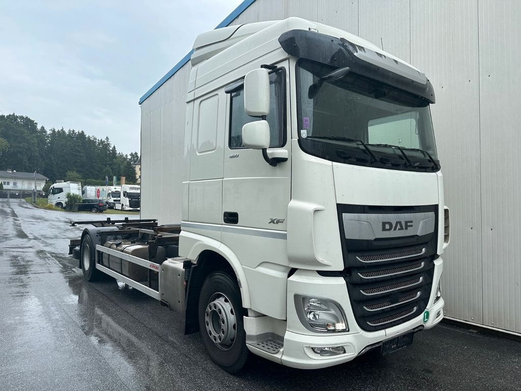 DAF XF 460 SpaceCab Retarder TÜV neu DAF XF 460 SpaceCab Retarder - Контейнеровоз/ Сменна каросерия камион: снимка 2 DAF XF 460 SpaceCab Retarder TÜV neu DAF XF 460 SpaceCab Retarder - Контейнеровоз/ Сменна каросерия камион: снимка 2