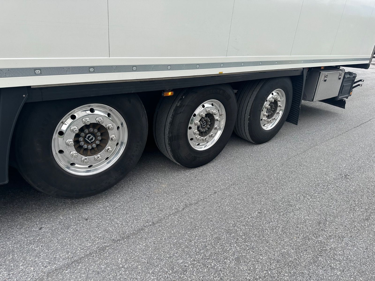 Krone SDR 27 Vector 1550 Doppelstock/Blumenbreit - Затворена каросерия полуремарке: снимка 5 Krone SDR 27 Vector 1550 Doppelstock/Blumenbreit - Затворена каросерия полуремарке: снимка 5