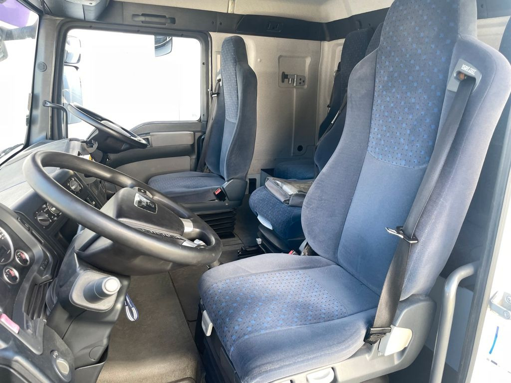 MAN TGA 18.350 Schalter FAHRSCHULE Driving Shool - Камион фургон: снимка 5 MAN TGA 18.350 Schalter FAHRSCHULE Driving Shool - Камион фургон: снимка 5