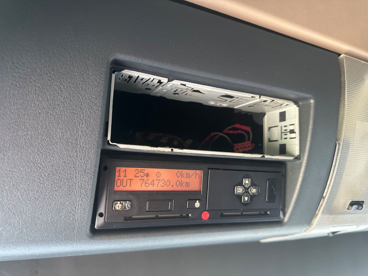 Влекач MAN TGX 18.460 XXL Intarder/Standklima: снимка 10 Влекач MAN TGX 18.460 XXL Intarder/Standklima: снимка 10