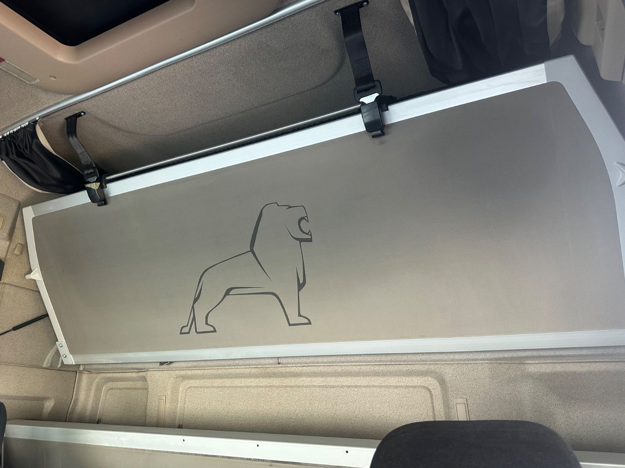 Влекач MAN TGX 18.460 XXL Intarder/Standklima: снимка 8 Влекач MAN TGX 18.460 XXL Intarder/Standklima: снимка 8