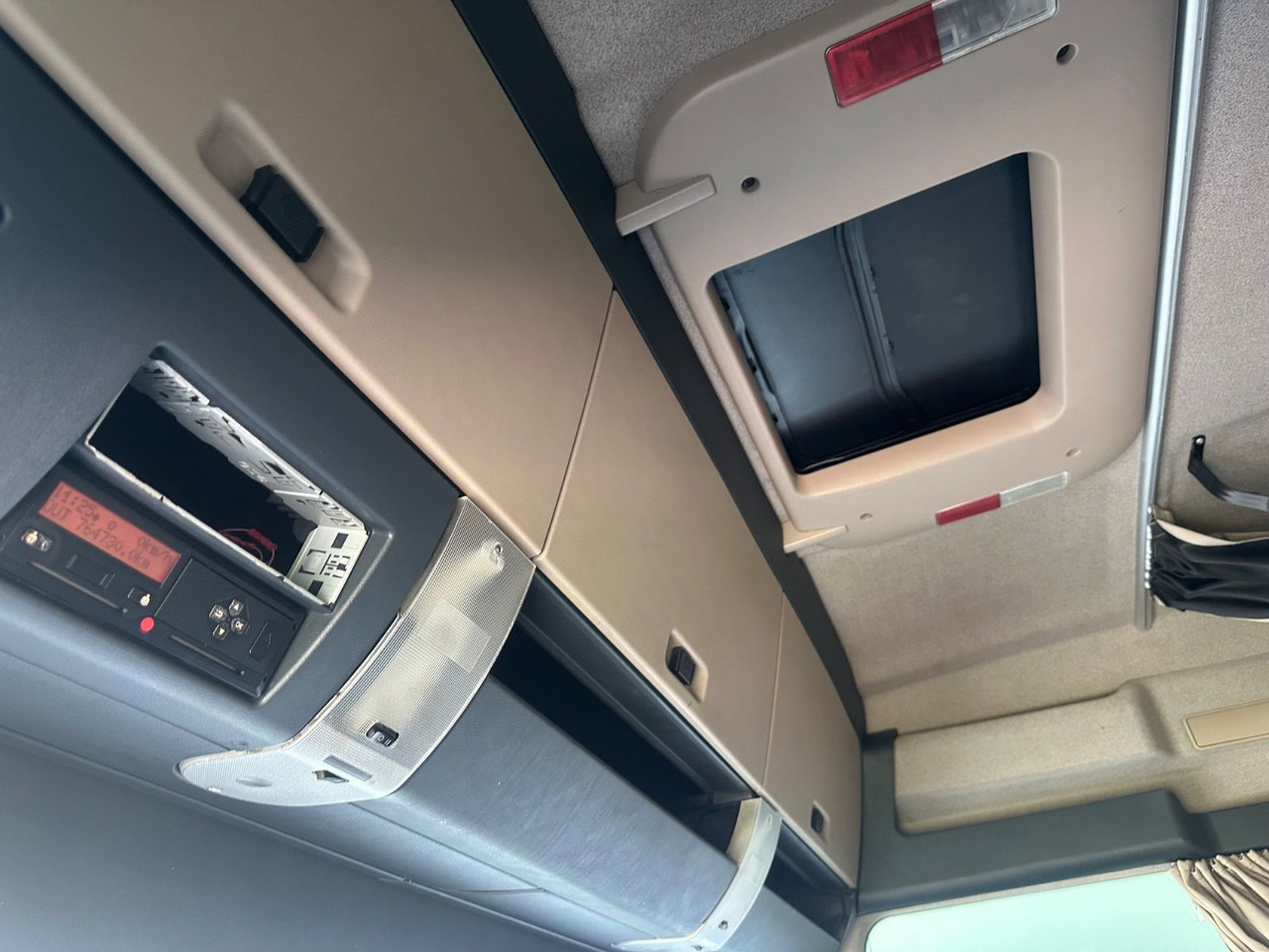 Влекач MAN TGX 18.460 XXL Intarder/Standklima: снимка 11 Влекач MAN TGX 18.460 XXL Intarder/Standklima: снимка 11