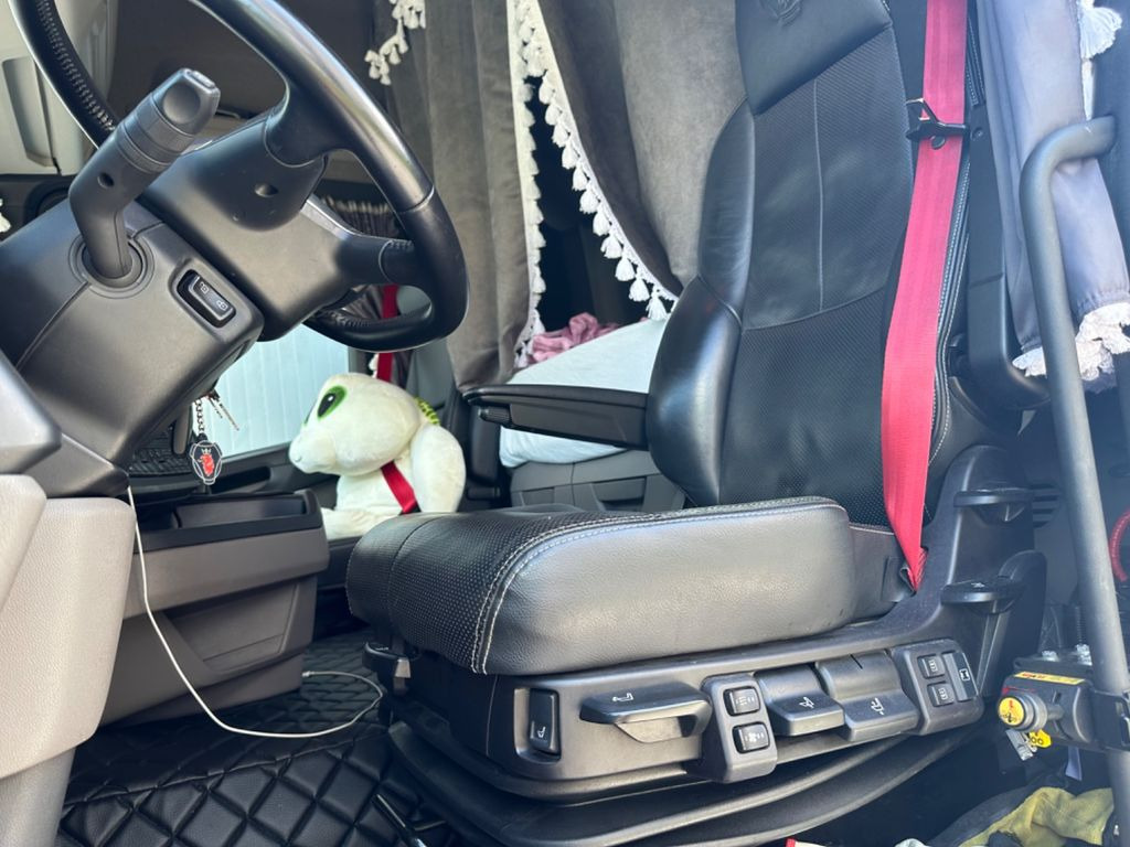 Scania 500R Vollluft Alu Leder LED Hyd. Scania 500R Vollluft Alu Leder LED Hyd. - Влекач: снимка 4 Scania 500R Vollluft Alu Leder LED Hyd. Scania 500R Vollluft Alu Leder LED Hyd. - Влекач: снимка 4