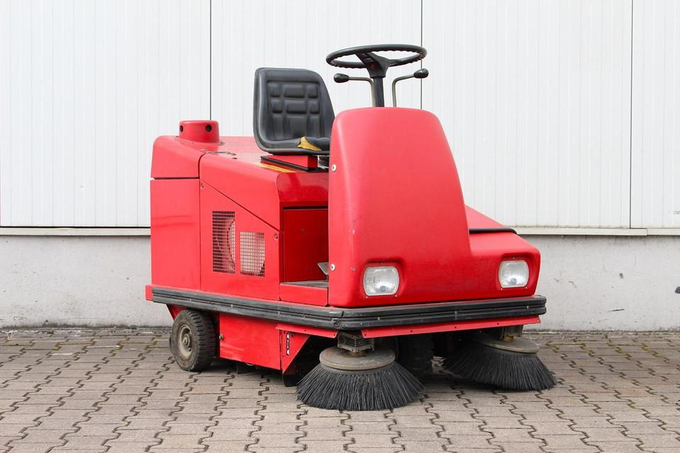 RCM R703 E/1 elektro Aufsitz- Kehrsaugmaschine Kehrmaschine - Професионална метачна машина: снимка 3 RCM R703 E/1 elektro Aufsitz- Kehrsaugmaschine Kehrmaschine - Професионална метачна машина: снимка 3