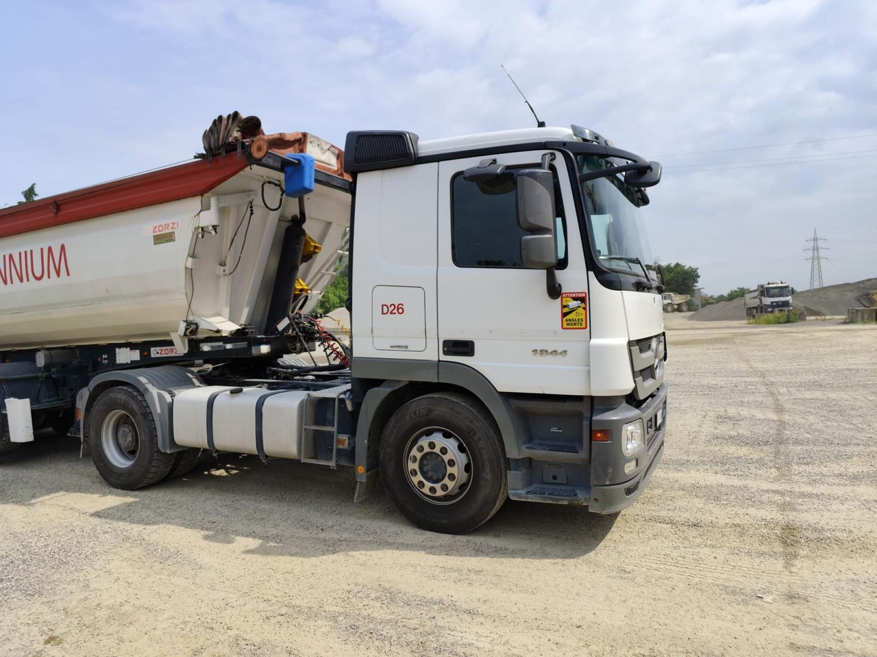 MERCEDES-BENZ ACTROS - Влекач: снимка 3 MERCEDES-BENZ ACTROS - Влекач: снимка 3