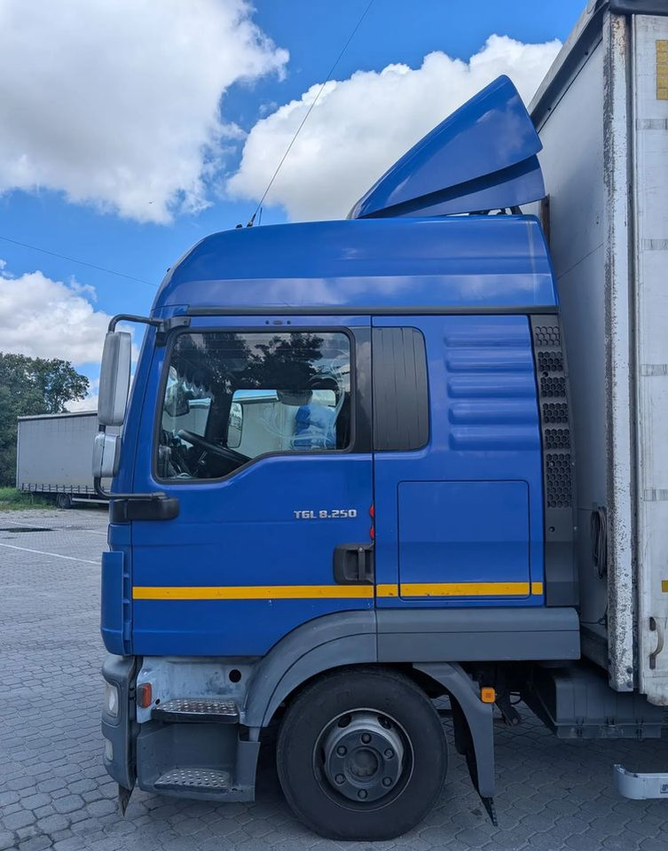 MAN TGL 8.250 - Камион с брезент: снимка 2 MAN TGL 8.250 - Камион с брезент: снимка 2