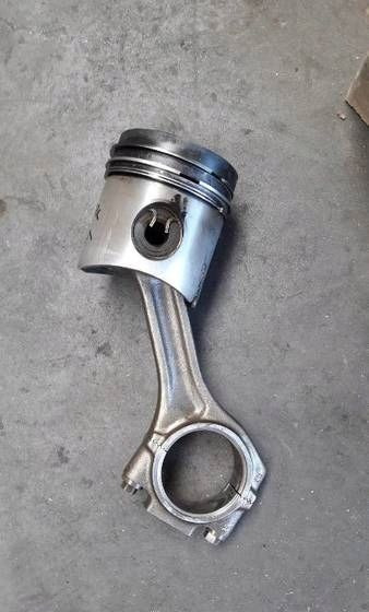 Liebherr korbowód korba d904 d914 - Двигател за Камион: снимка 1 Liebherr korbowód korba d904 d914 - Двигател за Камион: снимка 1