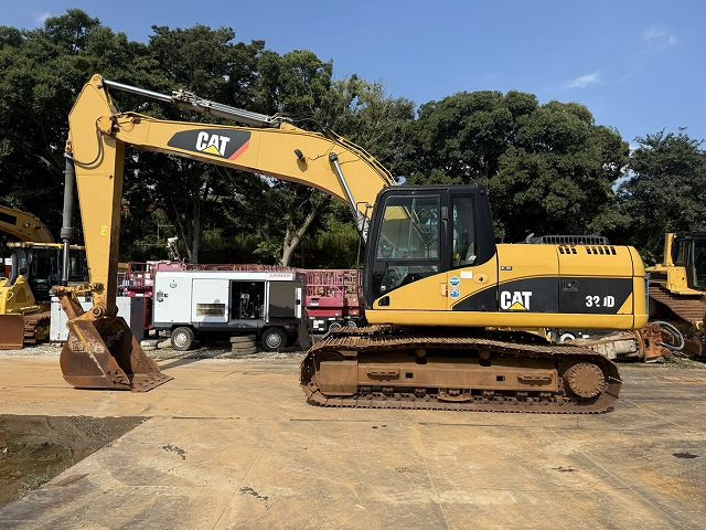 CAT 320D-E - Верижен багер: снимка 2 CAT 320D-E - Верижен багер: снимка 2