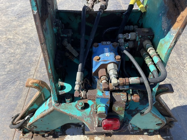 Верижен багер CAT E200B: снимка 13