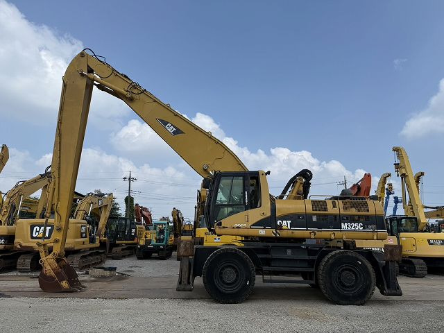 CAT M325C - Багер за манипулиране на материали: снимка 2 CAT M325C - Багер за манипулиране на материали: снимка 2