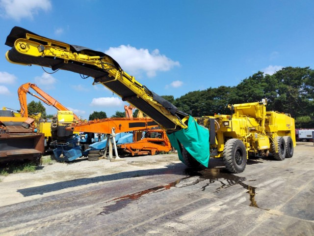 KOMATSU GC380F-2 - Пътна фреза: снимка 5 KOMATSU GC380F-2 - Пътна фреза: снимка 5