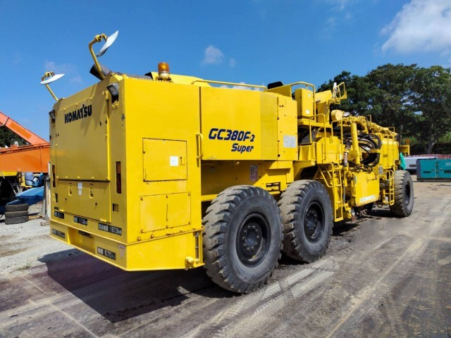 KOMATSU GC380F-2 - Пътна фреза: снимка 3 KOMATSU GC380F-2 - Пътна фреза: снимка 3