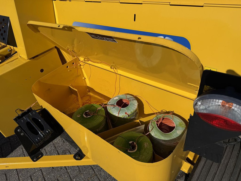 Сламопреса за квадратни бали New Holland BC5060 Mini Balenpers: снимка 12 Сламопреса за квадратни бали New Holland BC5060 Mini Balenpers: снимка 12
