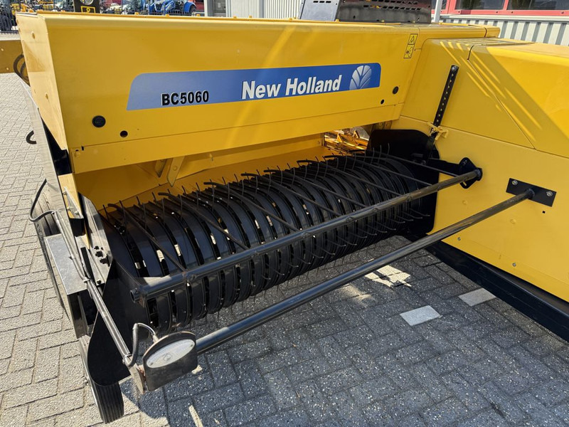 Сламопреса за квадратни бали New Holland BC5060 Mini Balenpers: снимка 16 Сламопреса за квадратни бали New Holland BC5060 Mini Balenpers: снимка 16