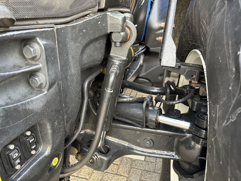 Лизинг на New Holland T7.275HD AC Stage V New Gen New Holland T7.275HD AC Stage V New Gen: снимка 15 Лизинг на New Holland T7.275HD AC Stage V New Gen New Holland T7.275HD AC Stage V New Gen: снимка 15