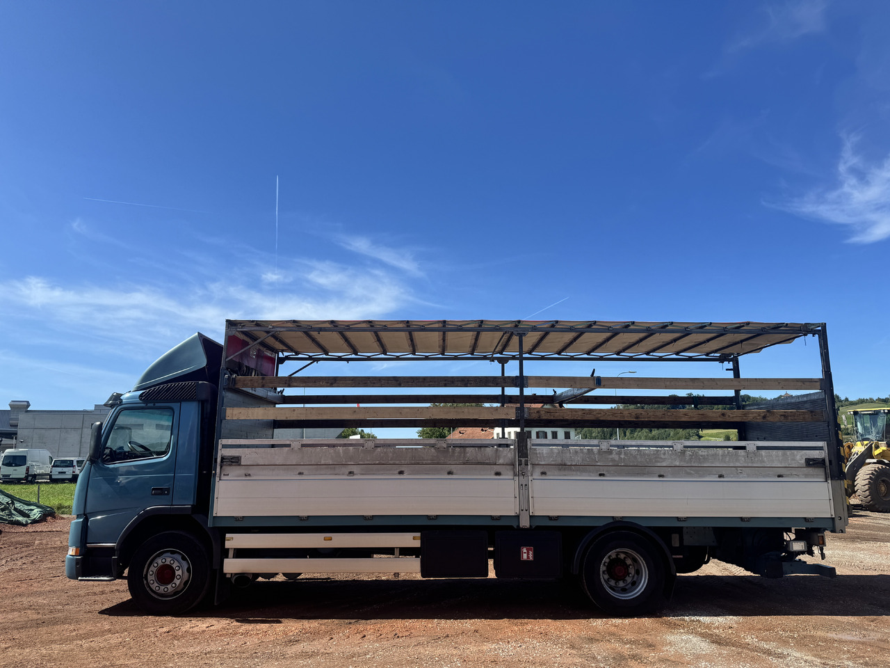 VOLVO FM7-290 4x2 Blache-Hebebühne - Камион с брезент: снимка 2 VOLVO FM7-290 4x2 Blache-Hebebühne - Камион с брезент: снимка 2