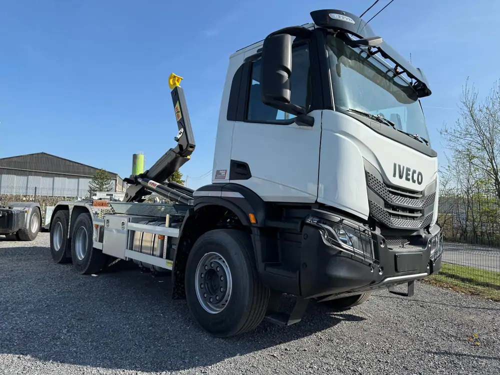 Iveco AD300T48 HYVALIFT 20 TONS*pare-choc hydraulique - Мултилифт с кука камион: снимка 2 Iveco AD300T48 HYVALIFT 20 TONS*pare-choc hydraulique - Мултилифт с кука камион: снимка 2