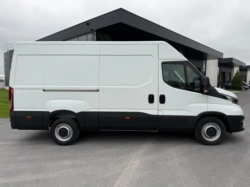 Iveco Daily 35-140 *L2H2*DISPO DE STOCK*Airco*Cruise control - Товарен бус: снимка 3 Iveco Daily 35-140 *L2H2*DISPO DE STOCK*Airco*Cruise control - Товарен бус: снимка 3