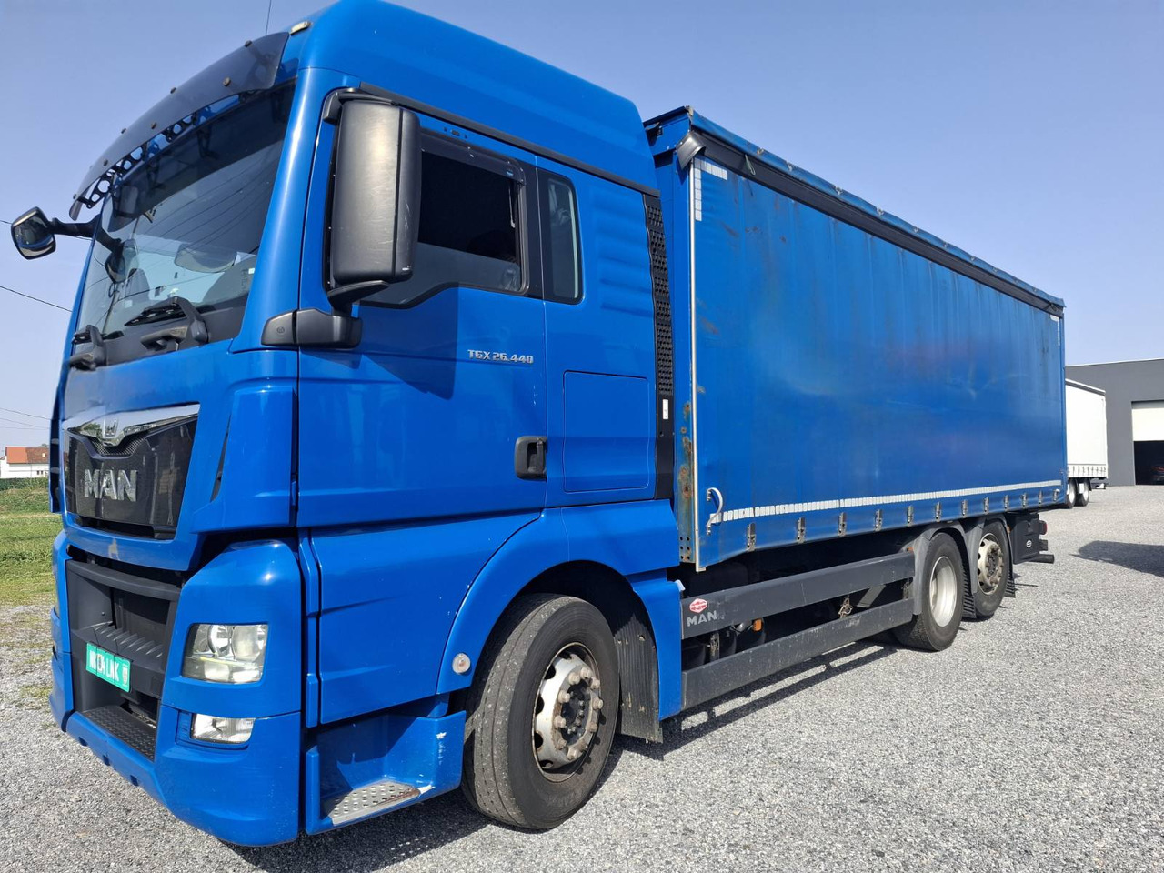 MAN TGX 26.440 E6 - Камион с брезент: снимка 3 MAN TGX 26.440 E6 - Камион с брезент: снимка 3
