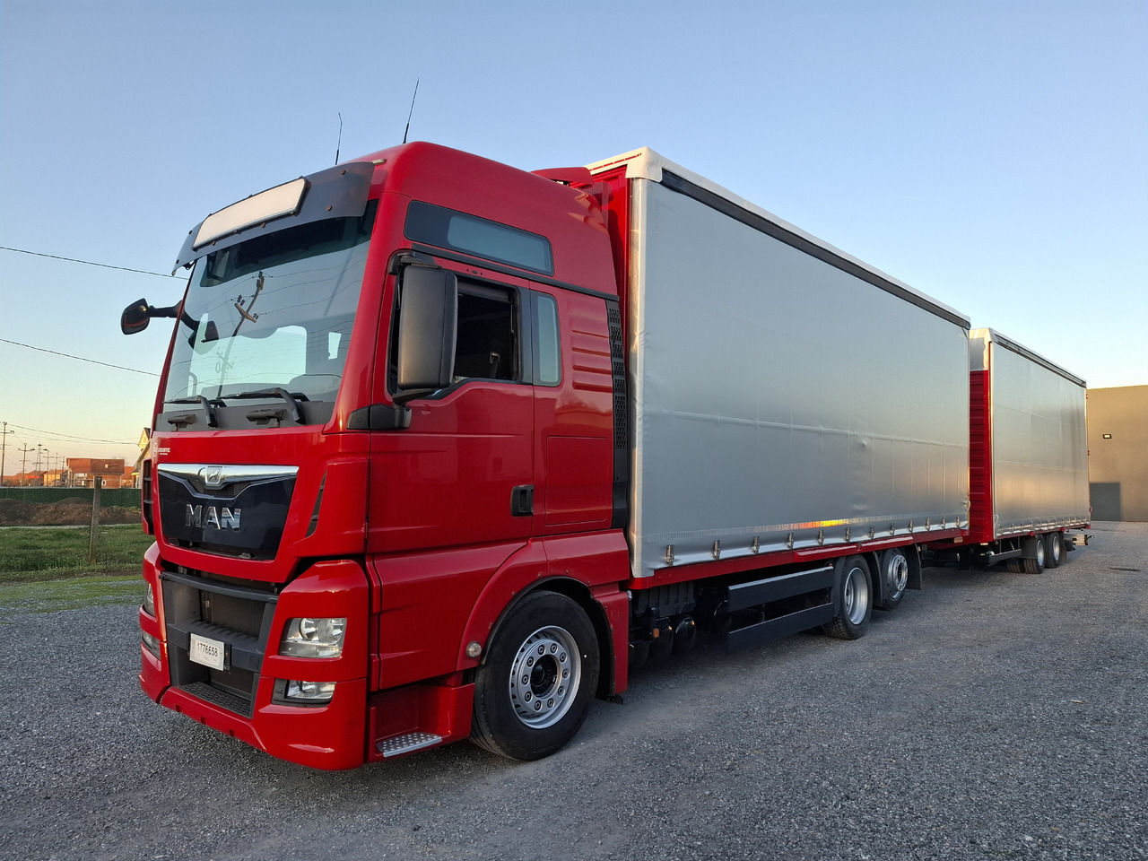 MAN TGX 26.440 E6 + SCHMITZ - Камион с брезент: снимка 3 MAN TGX 26.440 E6 + SCHMITZ - Камион с брезент: снимка 3
