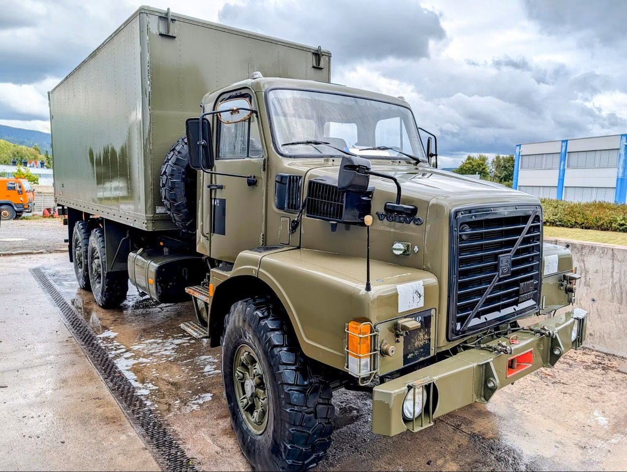 VOLVO N10 - Камион фургон: снимка 2 VOLVO N10 - Камион фургон: снимка 2