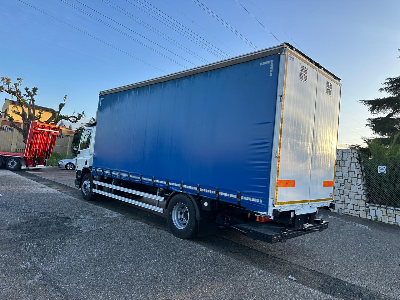 DAF CF 75.310 - Камион с брезент: снимка 2 DAF CF 75.310 - Камион с брезент: снимка 2