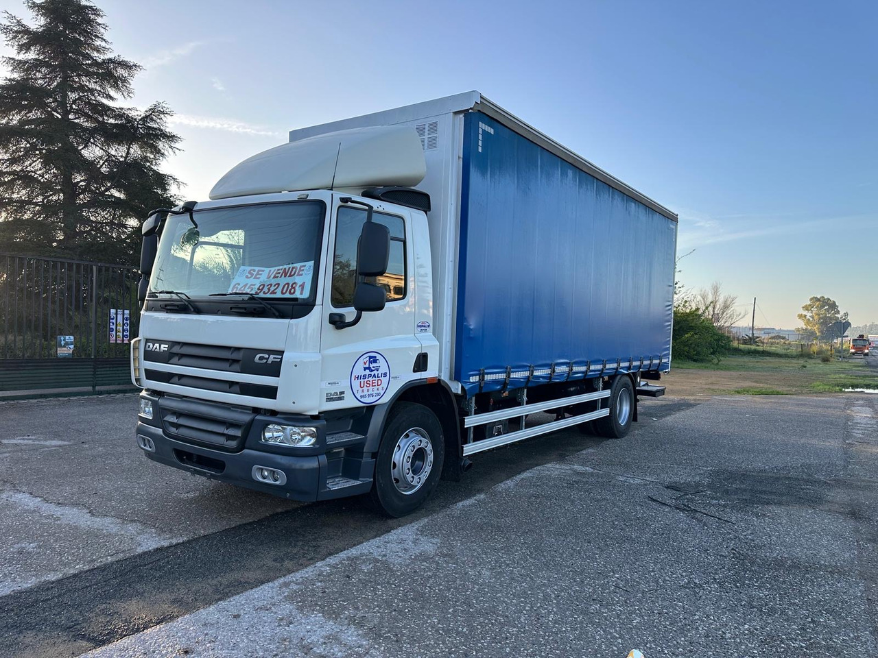 DAF CF 75.310 - Камион с брезент: снимка 1 DAF CF 75.310 - Камион с брезент: снимка 1