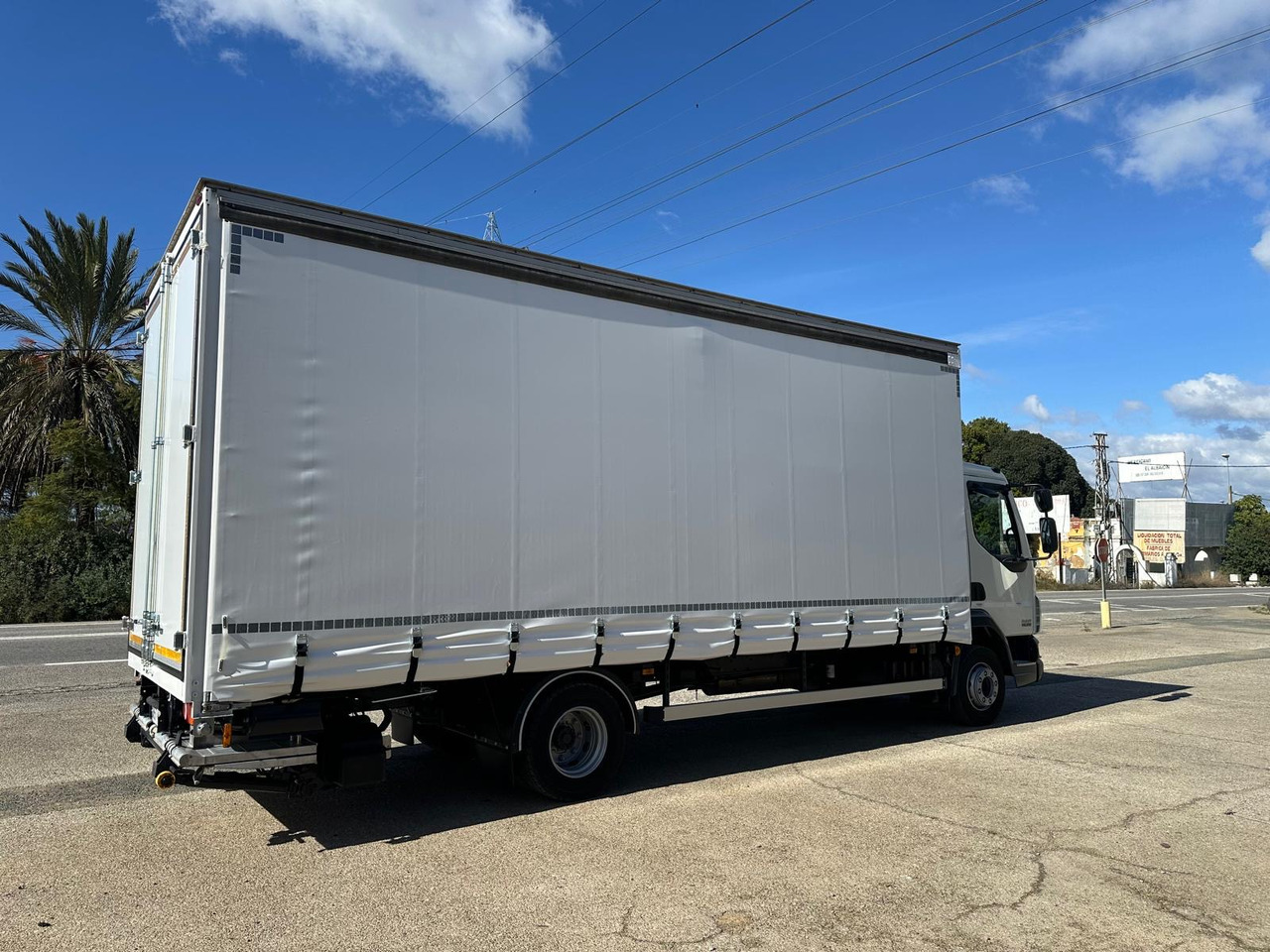 DAF LF 45.250 - Камион с брезент: снимка 3 DAF LF 45.250 - Камион с брезент: снимка 3