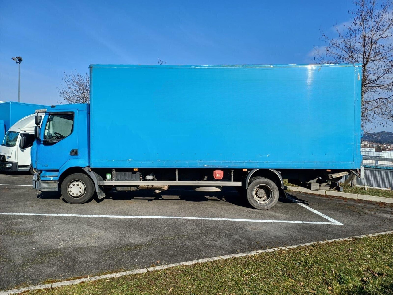 RENAULT MIDLUM 12.270 - Камион фургон: снимка 2 RENAULT MIDLUM 12.270 - Камион фургон: снимка 2