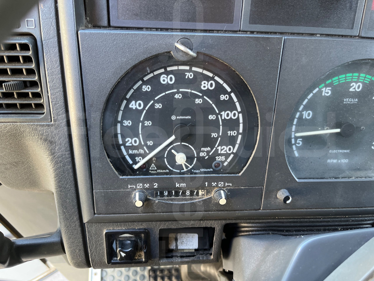 Училищен автобус Iveco Carvin: снимка 17 Училищен автобус Iveco Carvin: снимка 17