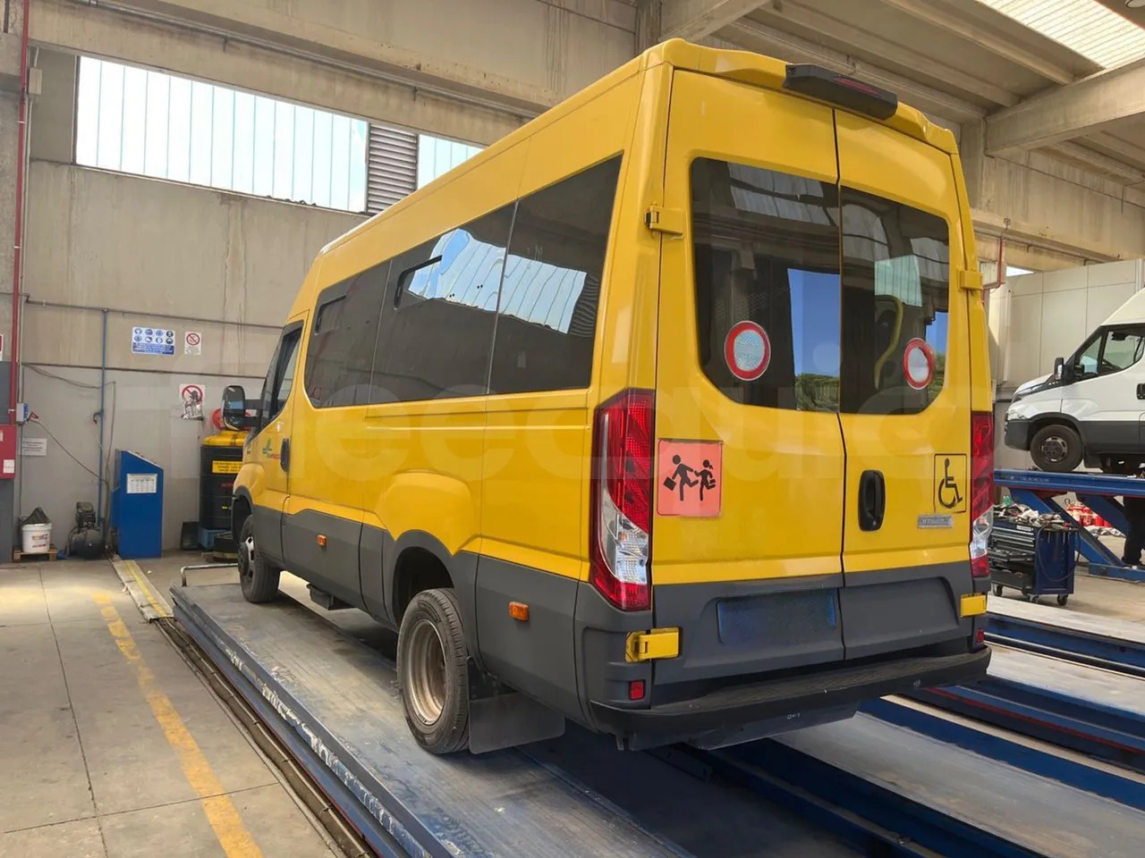 Училищен автобус Iveco Daily: снимка 7