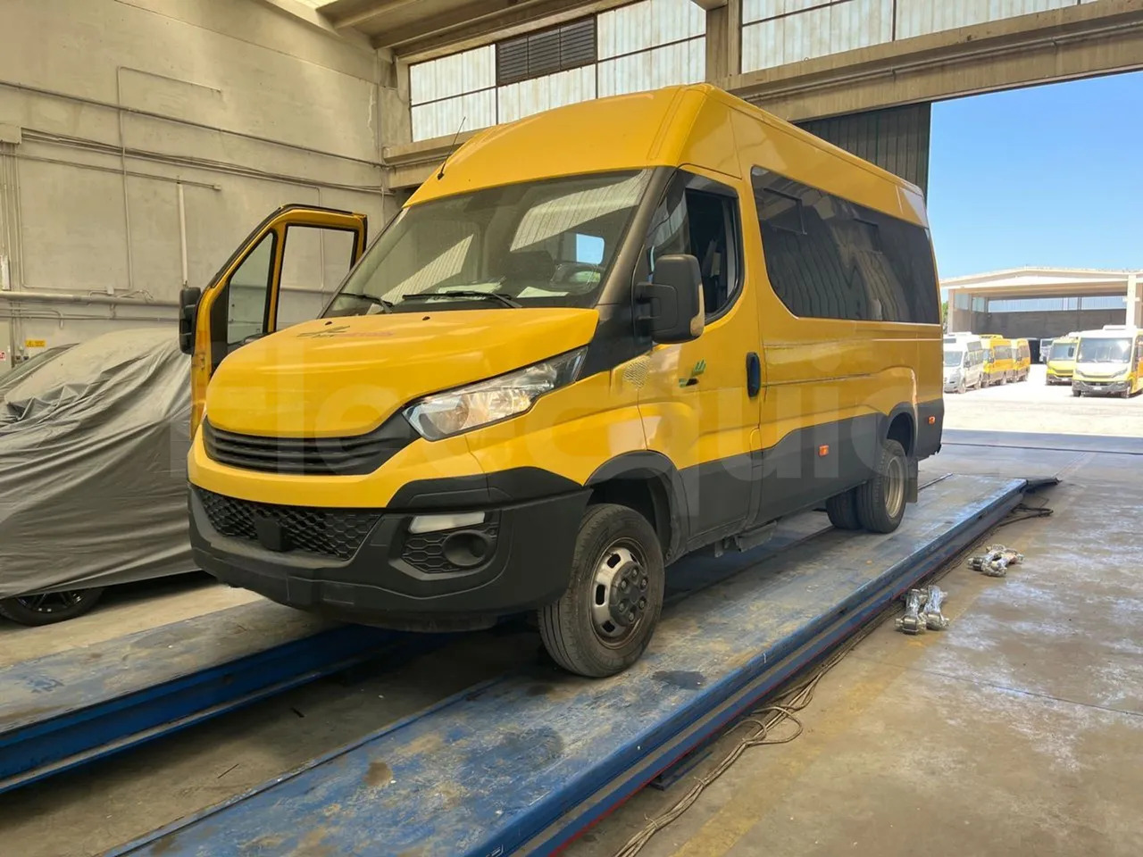 Iveco Daily - Училищен автобус: снимка 4 Iveco Daily - Училищен автобус: снимка 4