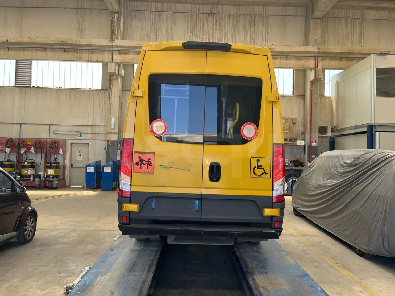 Iveco Daily - Училищен автобус: снимка 5 Iveco Daily - Училищен автобус: снимка 5