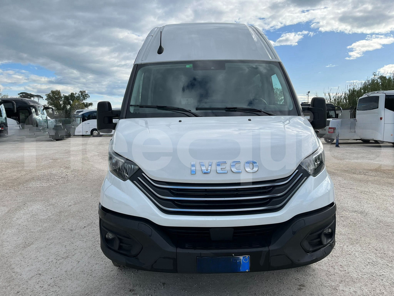 Iveco Daily - Междуградски автобус: снимка 1 Iveco Daily - Междуградски автобус: снимка 1