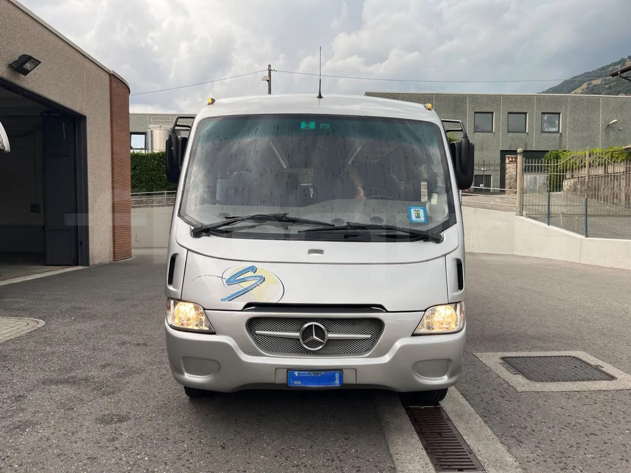 Mercedes-Benz MB 818 S - Туристически автобус: снимка 2 Mercedes-Benz MB 818 S - Туристически автобус: снимка 2