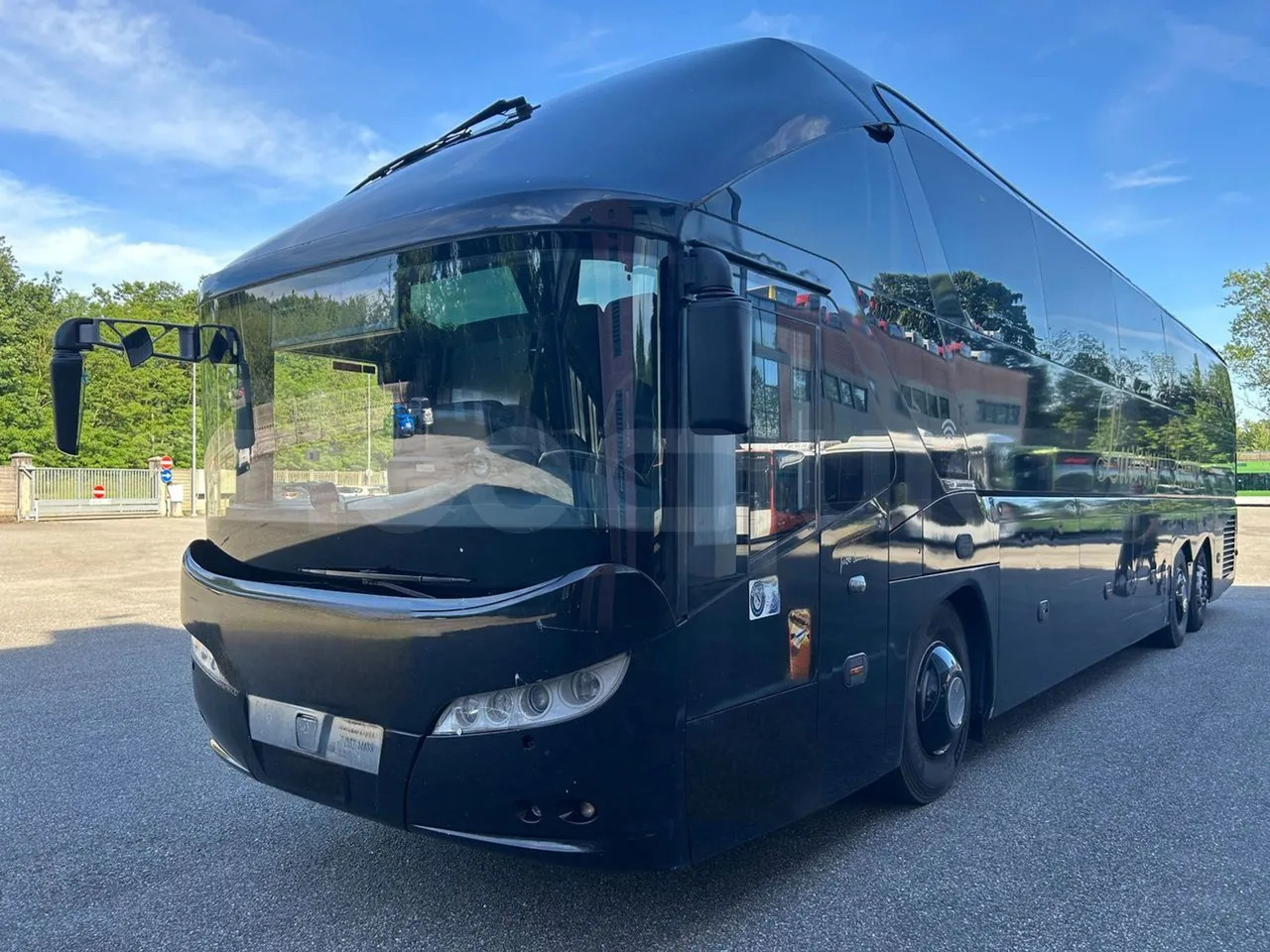 Neoplan Starliner - Туристически автобус: снимка 4 Neoplan Starliner - Туристически автобус: снимка 4