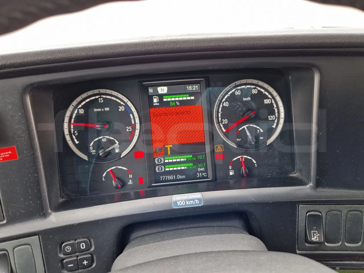 Scania Touring HD - Туристически автобус: снимка 3 Scania Touring HD - Туристически автобус: снимка 3