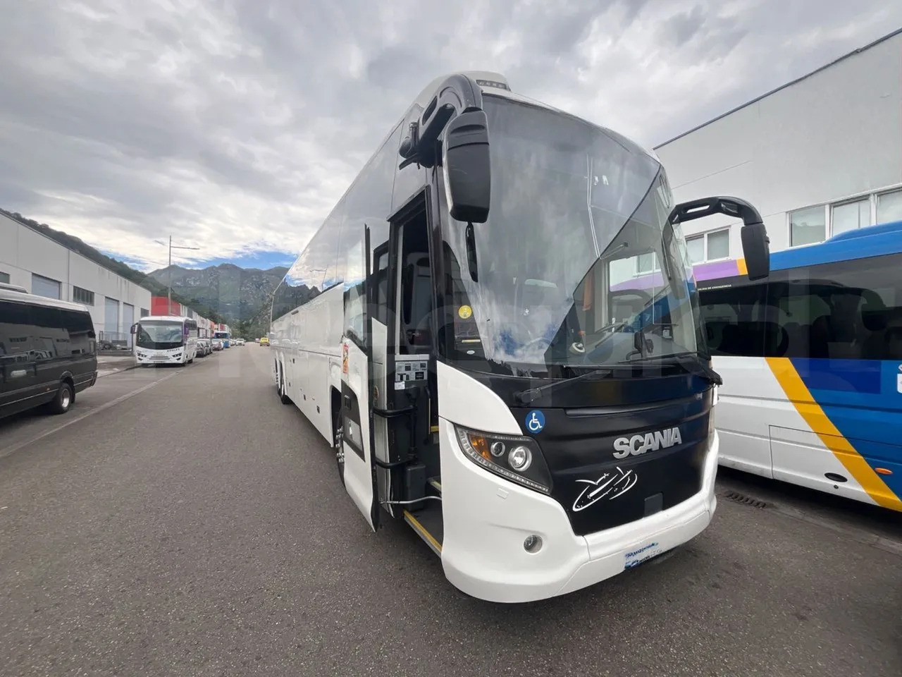Scania Touring HD - Туристически автобус: снимка 1 Scania Touring HD - Туристически автобус: снимка 1